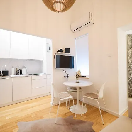 Iadra In Center Apartman Zára