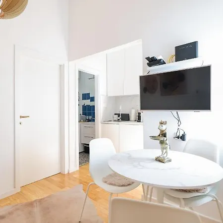 Iadra In Center Apartment *