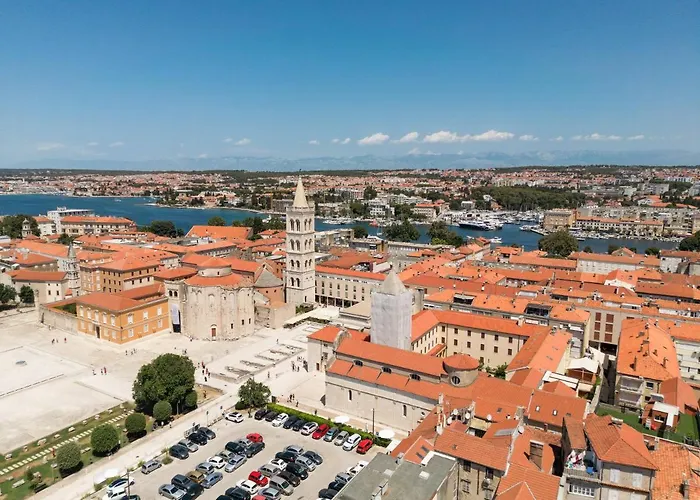 Iadra In Center Apartment *